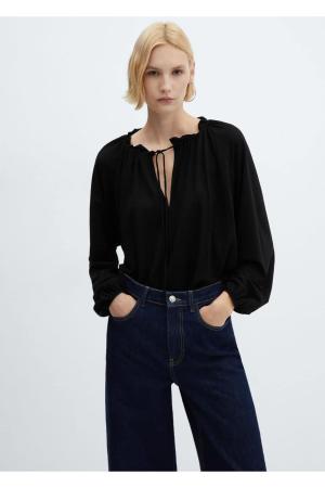 Blouse with sleeves