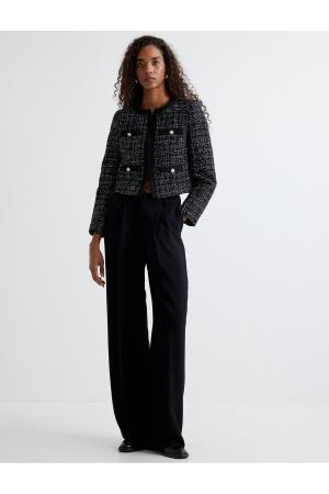 Crew neck sweater with loose details