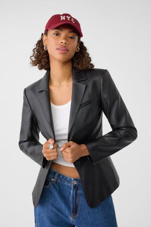 Body-hugging faux leather blazer